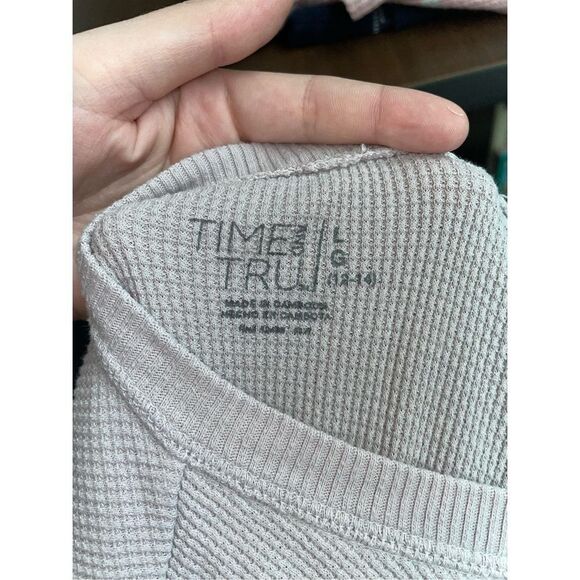 Time & Tru Waffle Weave Long Sleeve Tee- Large - Picture 3 of 4
